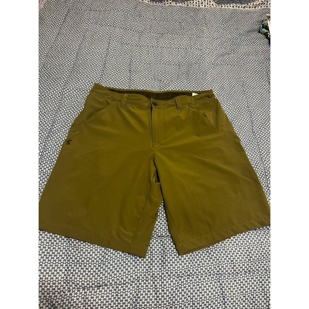 Men’s size 34 green under armour shorts